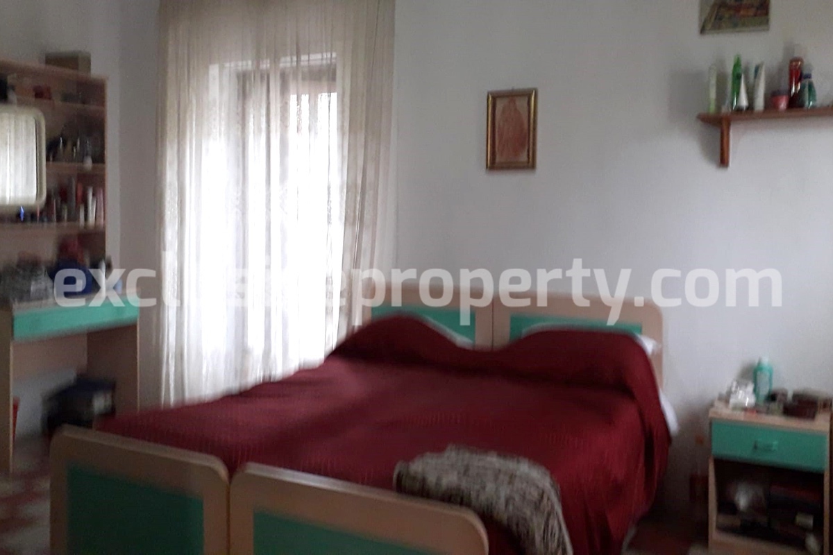Habitable town house with sea view and garage for sale in Molise 12