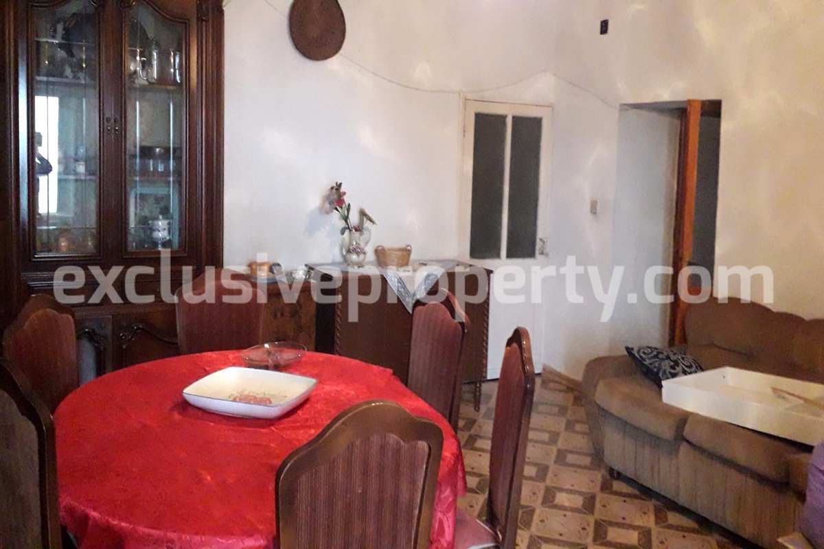 Habitable town house with sea view and garage for sale in Molise 6