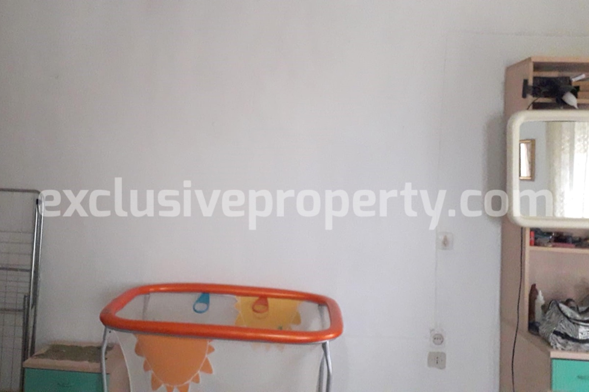Habitable town house with sea view and garage for sale in Molise 13