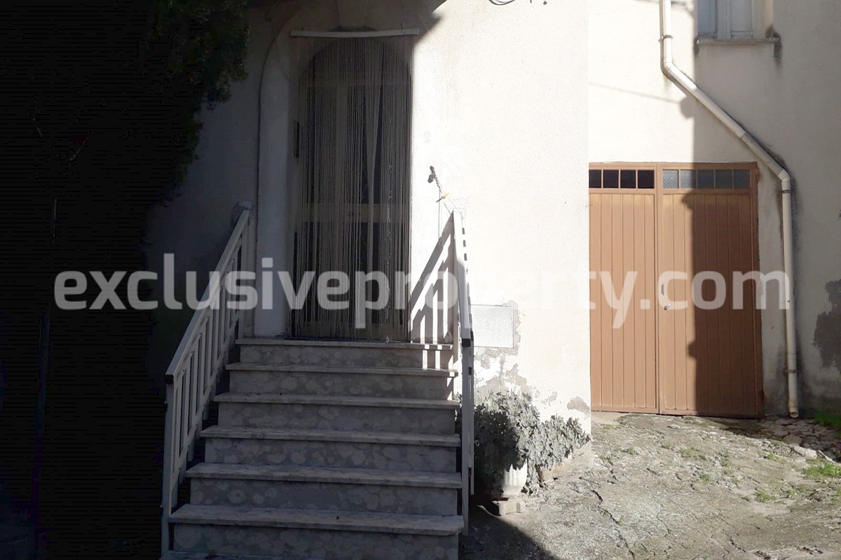 Habitable town house with sea view and garage for sale in Molise 4