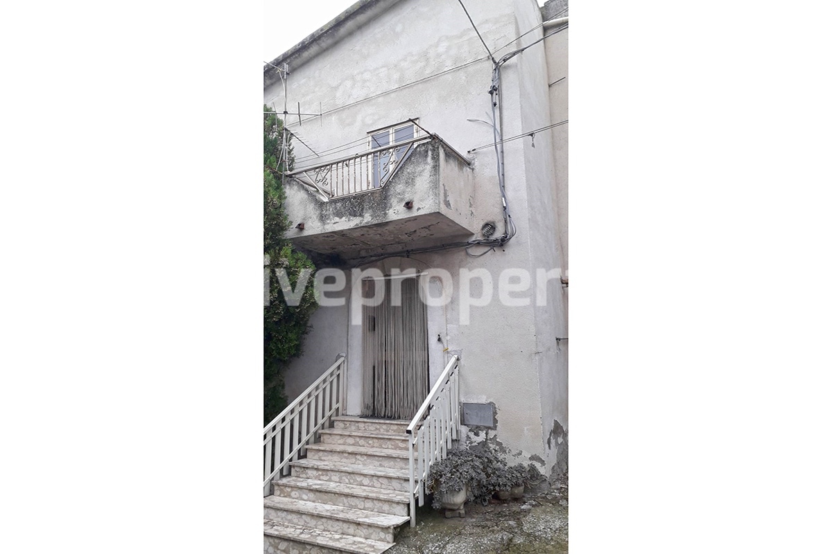 Habitable town house with sea view and garage for sale in Molise 1