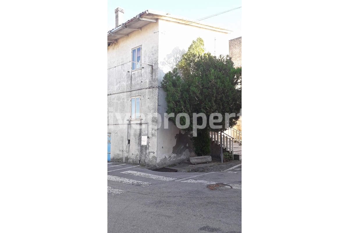 Habitable town house with sea view and garage for sale in Molise 15