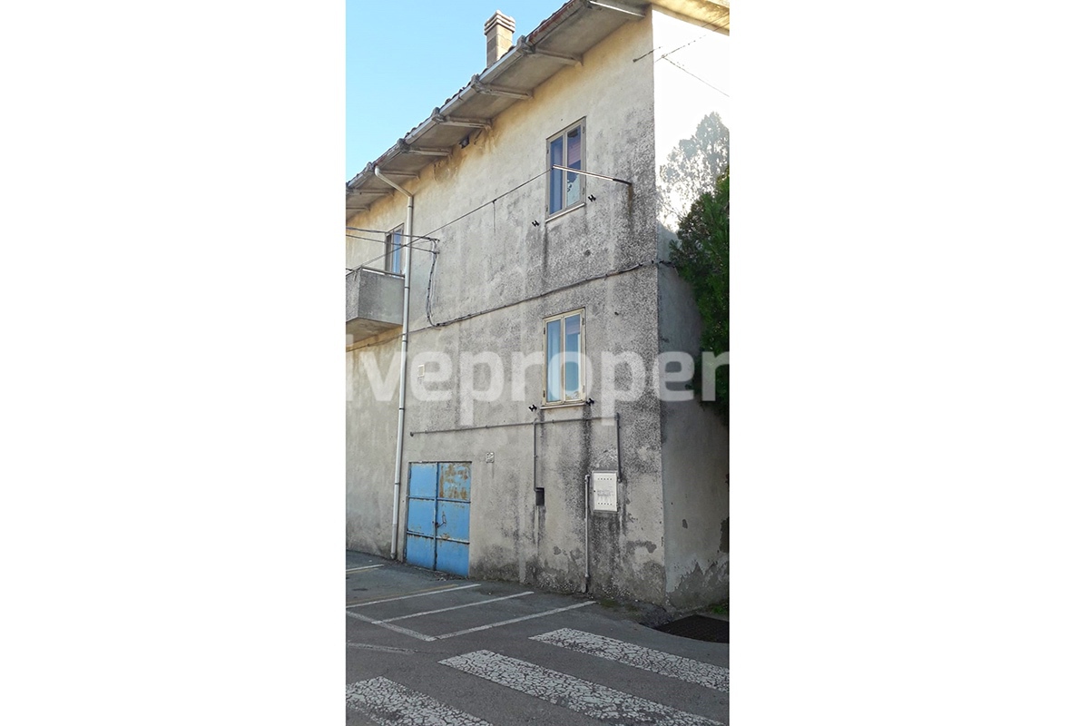Habitable town house with sea view and garage for sale in Molise 16