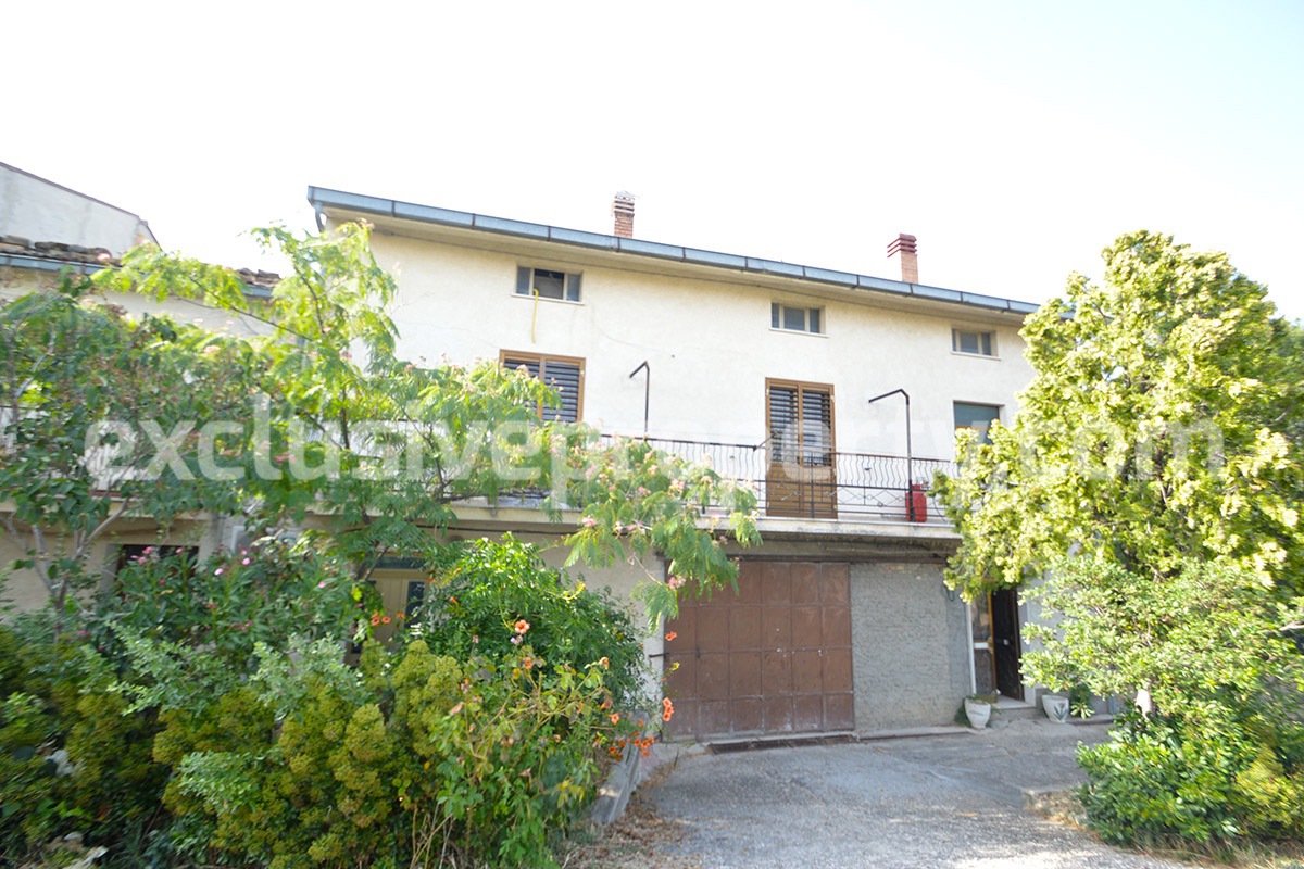 House for sale on the hills of Atessa with garage and land - Abruzzo 1