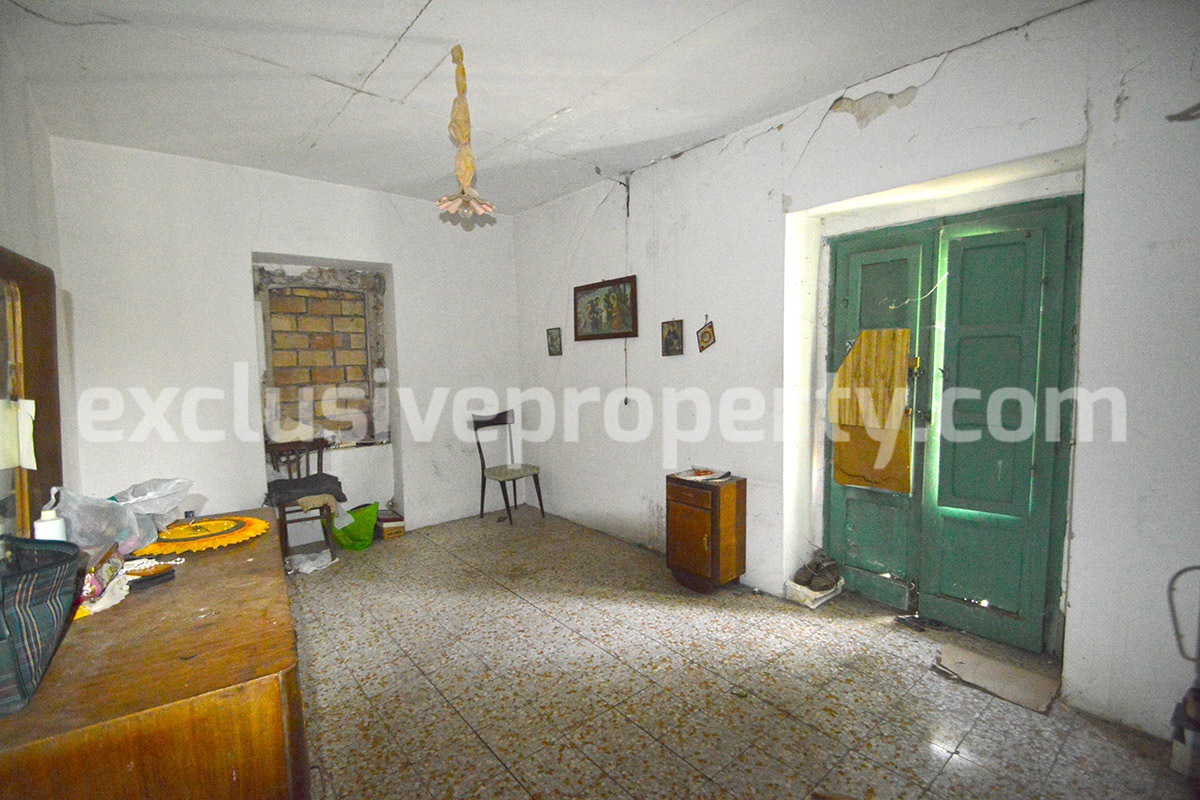 House for sale on the hills of Atessa with garage and land - Abruzzo