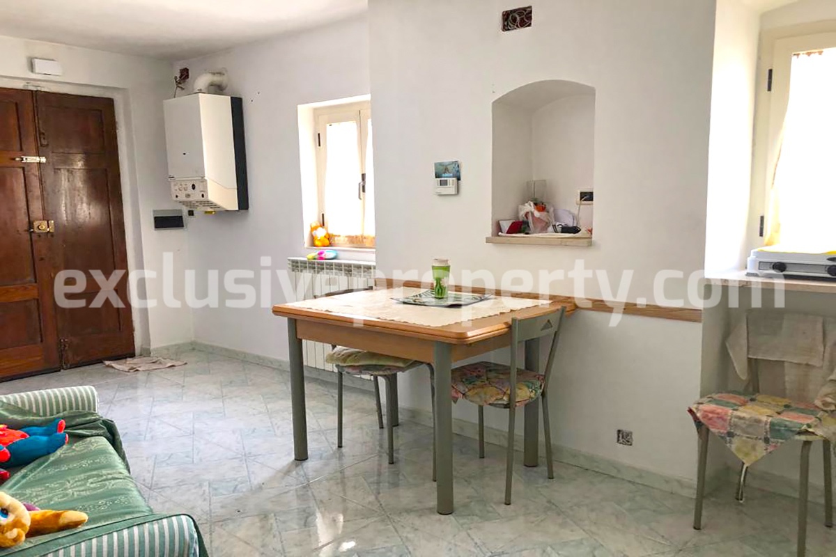 Habitable house in good condition with small outdoor space for sale in Molise
