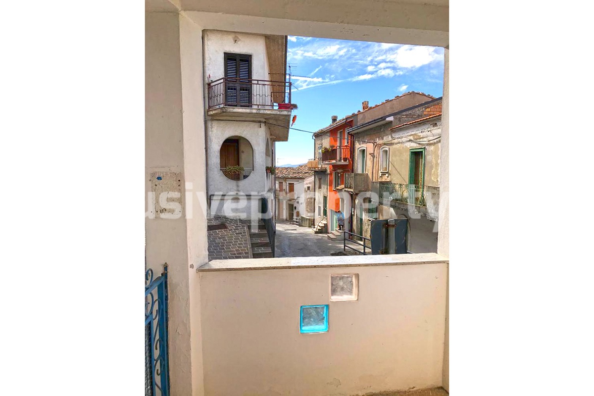 Habitable house in good condition with small outdoor space for sale in Molise 11