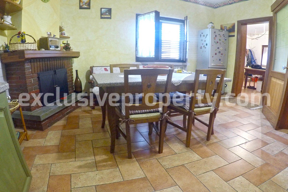 Villa located in the countryside in Molise surrounded by greenery for sale in Italy 9