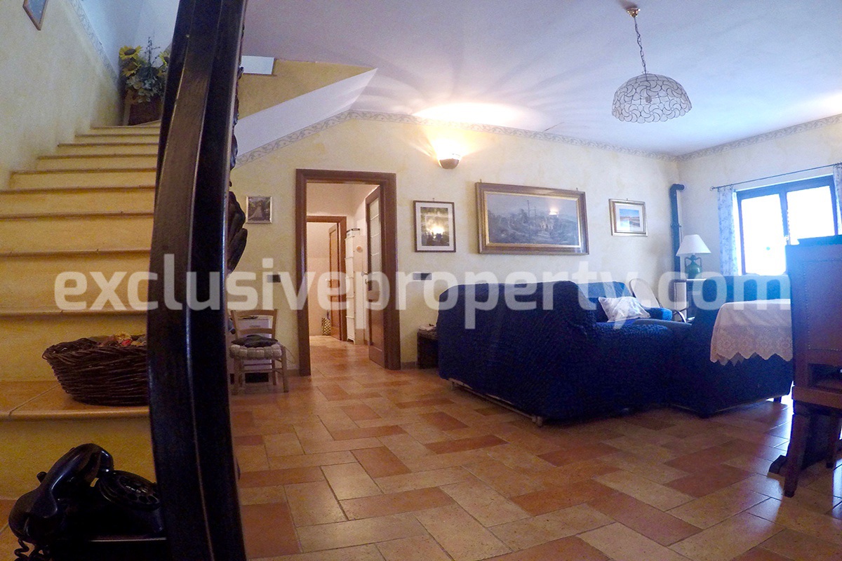 Villa located in the countryside in Molise surrounded by greenery for sale in Italy 13