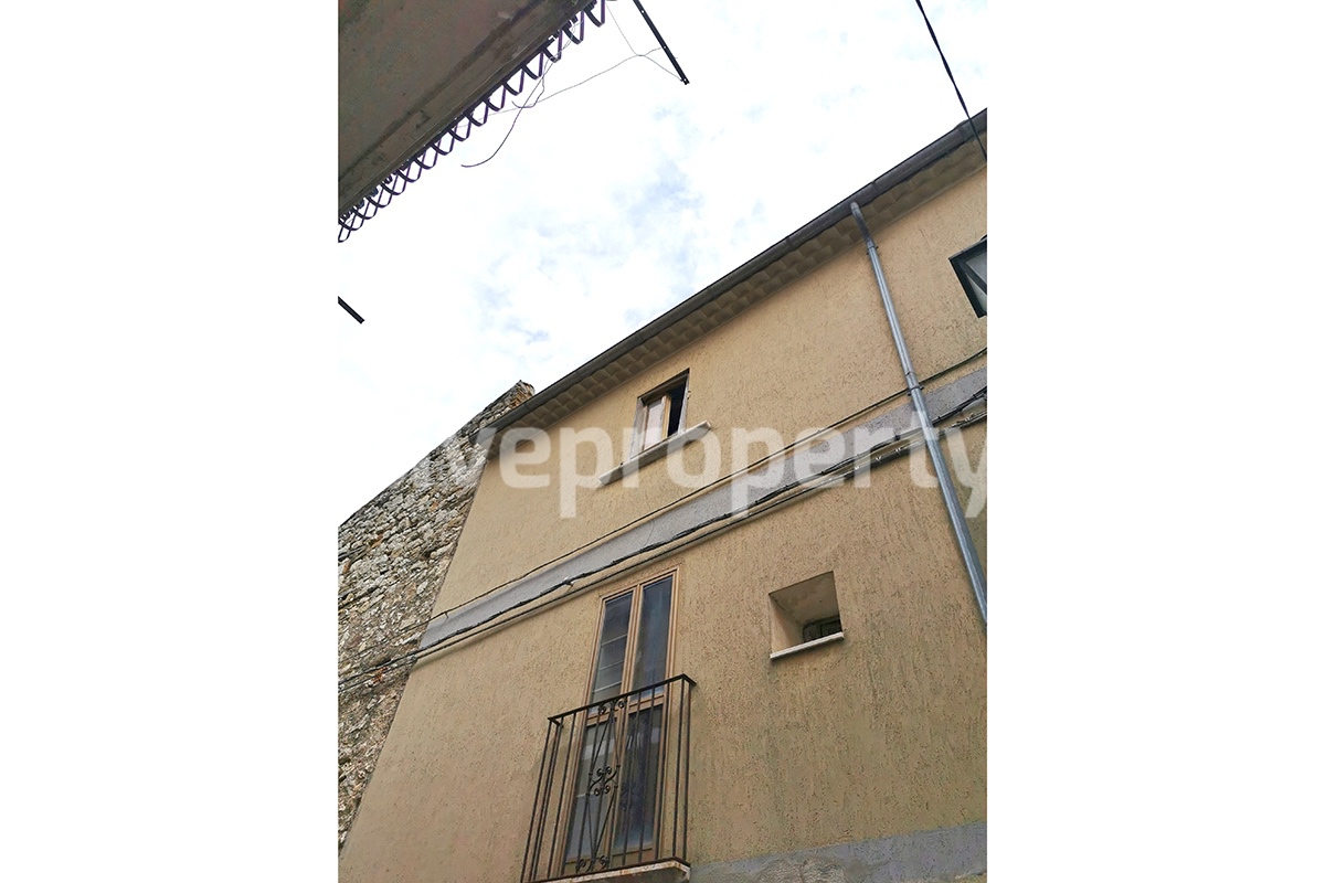 Property to be modernized for sale in Bagnoli del Trigno in Molise - Italy
