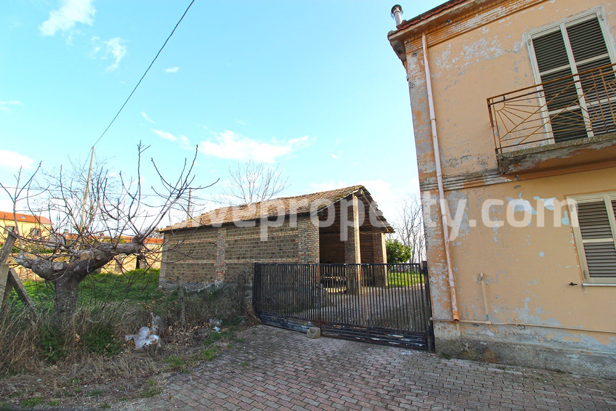 House in the countryside for sale in Torino di Sangro a few km from the sea in Abruzzo