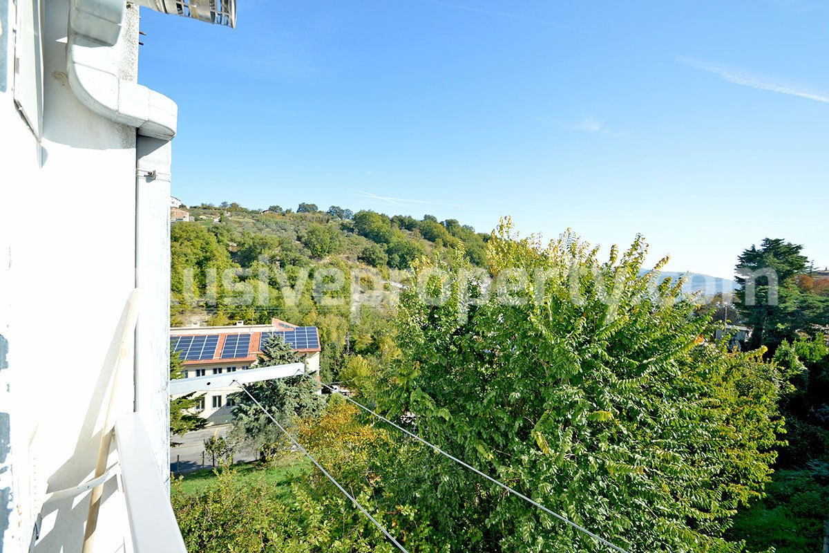 Habitable house with small sunny terrace for sale in Abruzzo