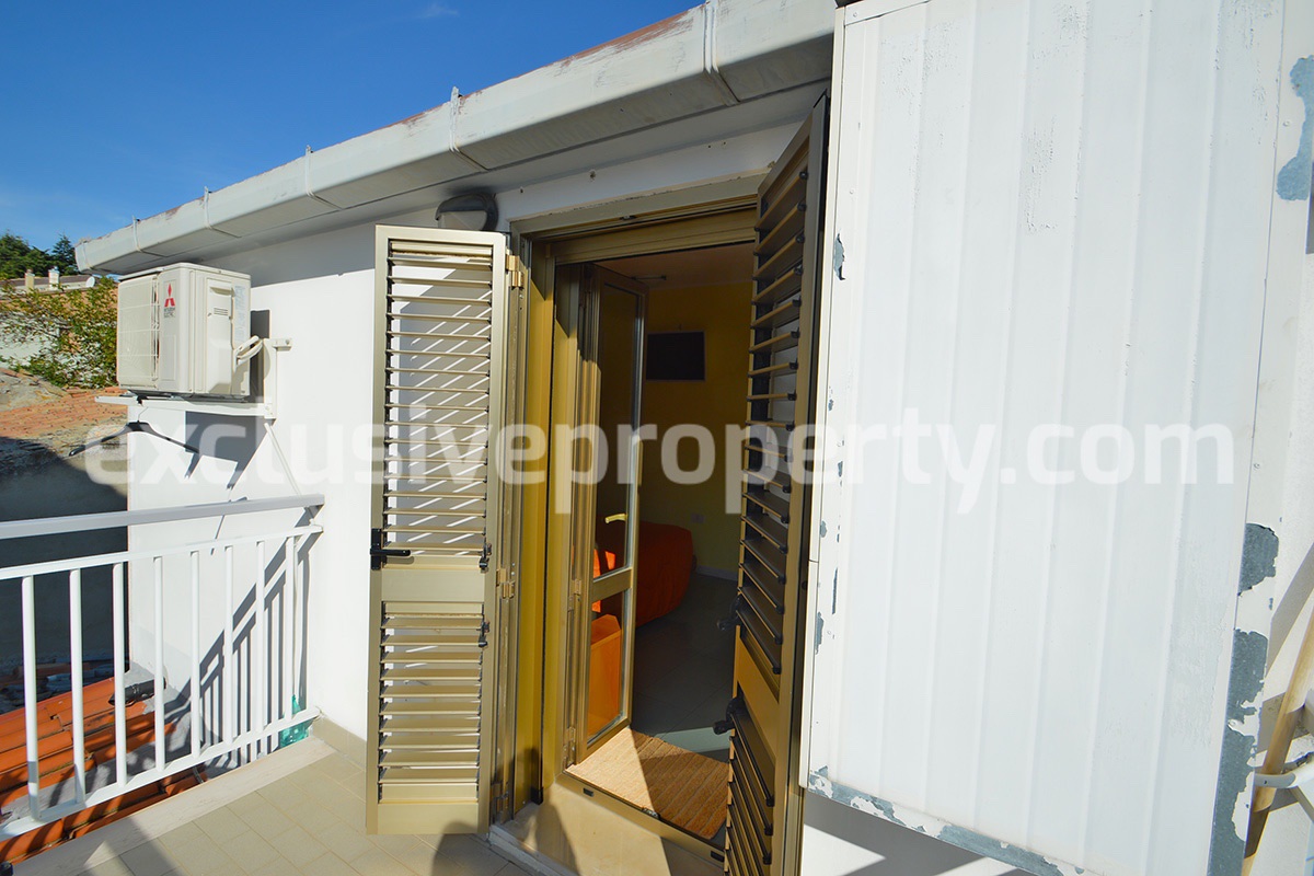 Habitable house with small sunny terrace for sale in Abruzzo