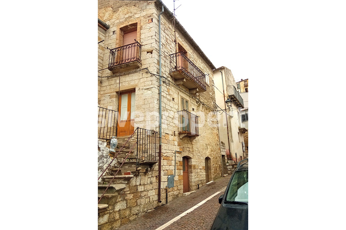Cheap character town house for sale in Molise - Italy