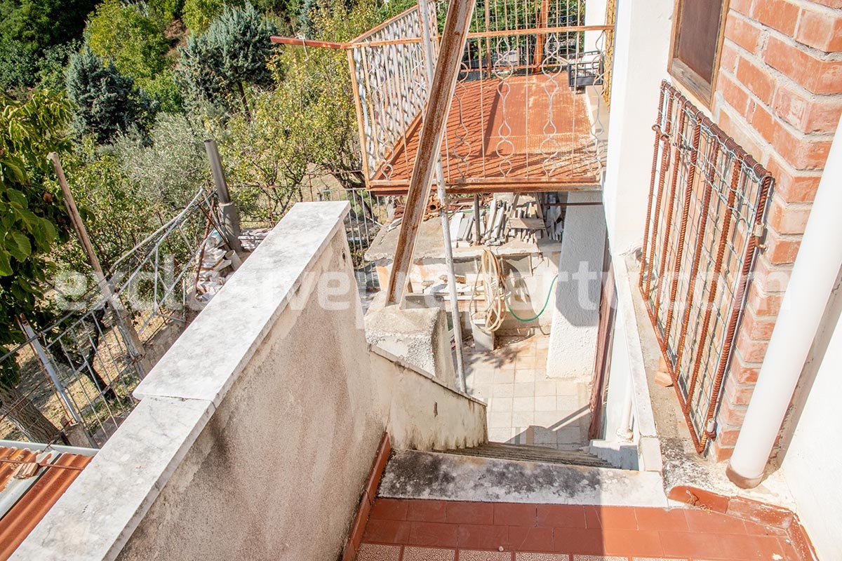 Spacious house in excellent condition with outdoor space for sale in Molise - Italy 7