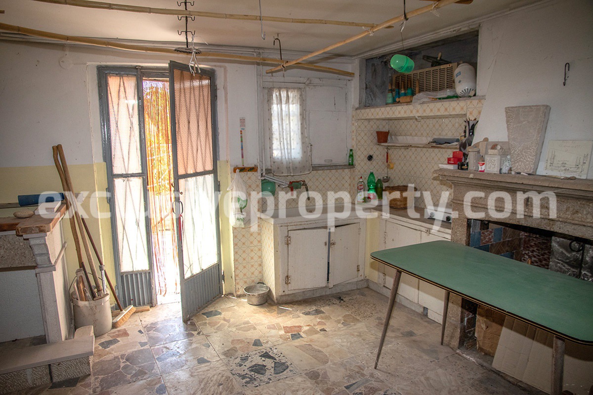 Spacious house in excellent condition with outdoor space for sale in Molise - Italy 17
