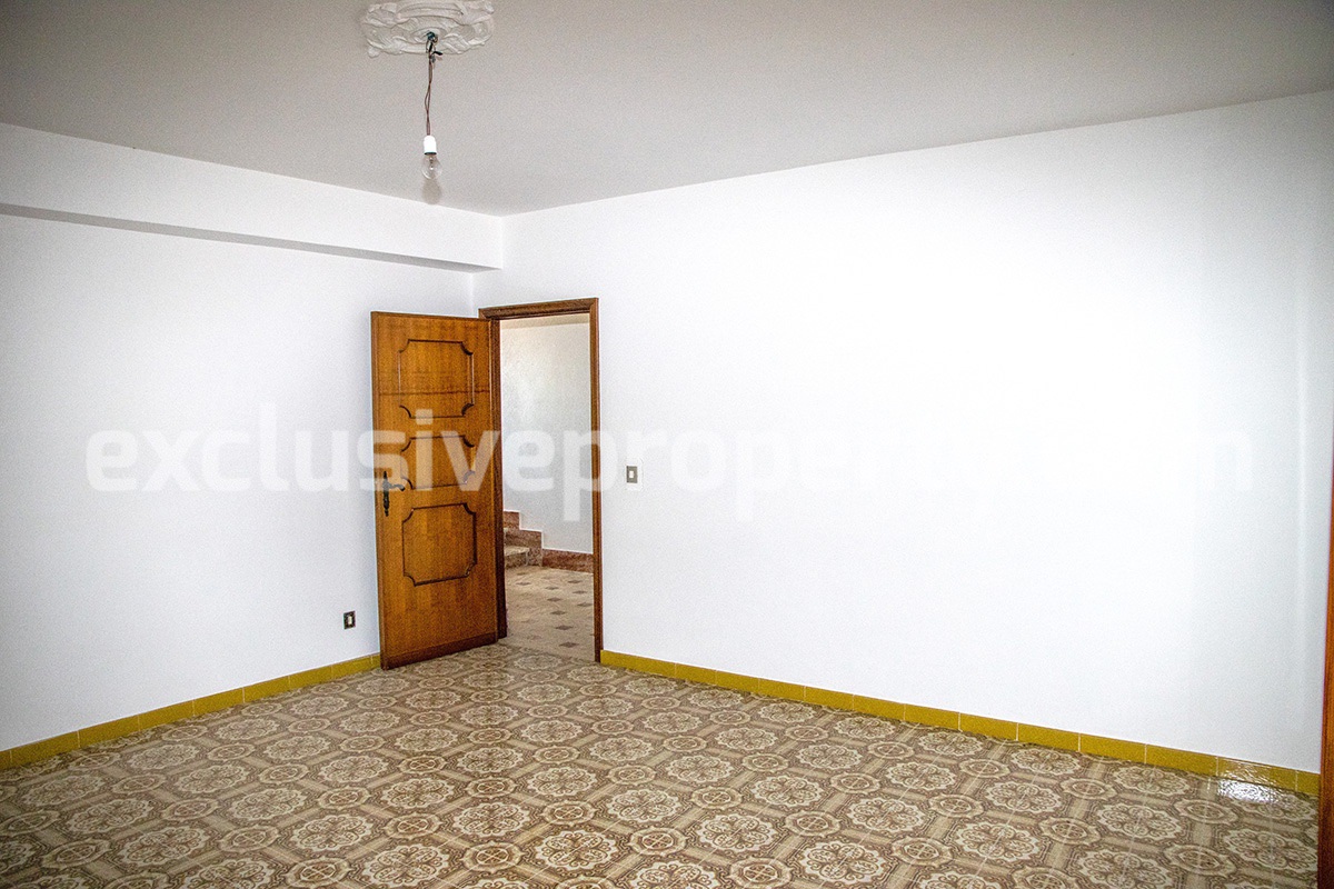 Spacious house in excellent condition with outdoor space for sale in Molise - Italy 32