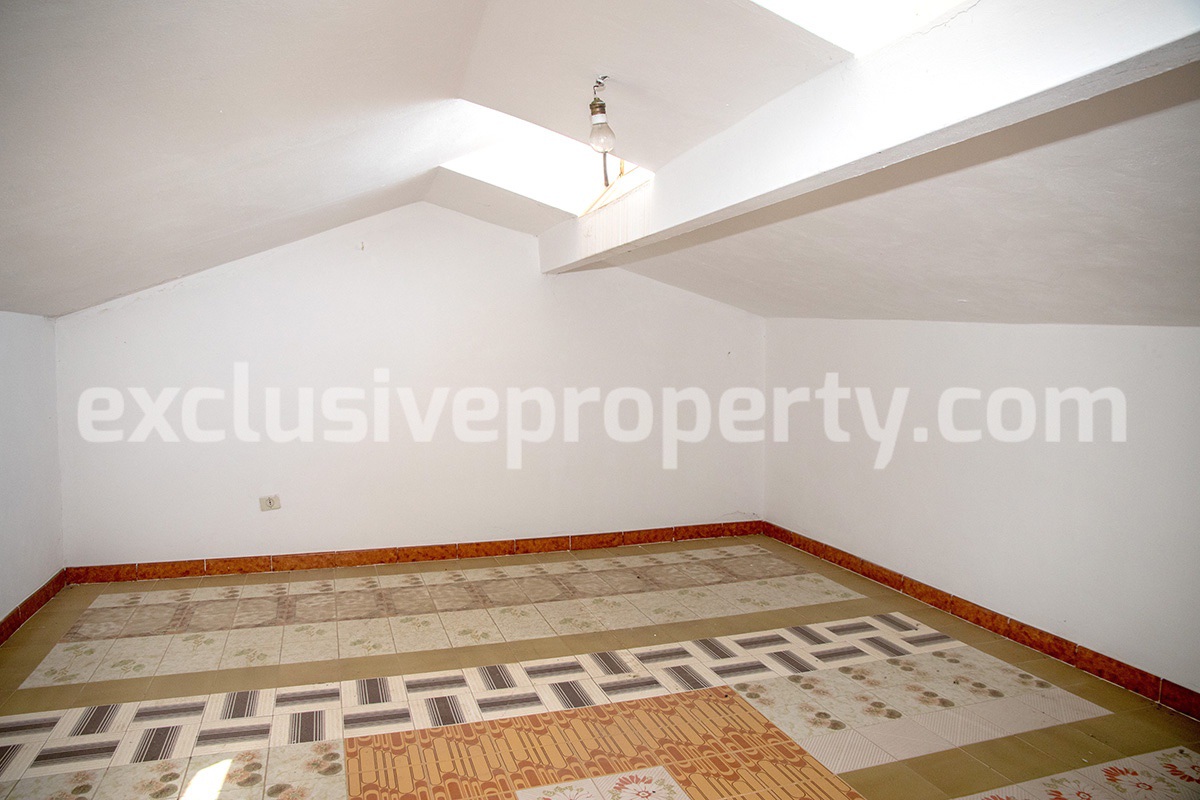Spacious house in excellent condition with outdoor space for sale in Molise - Italy 37
