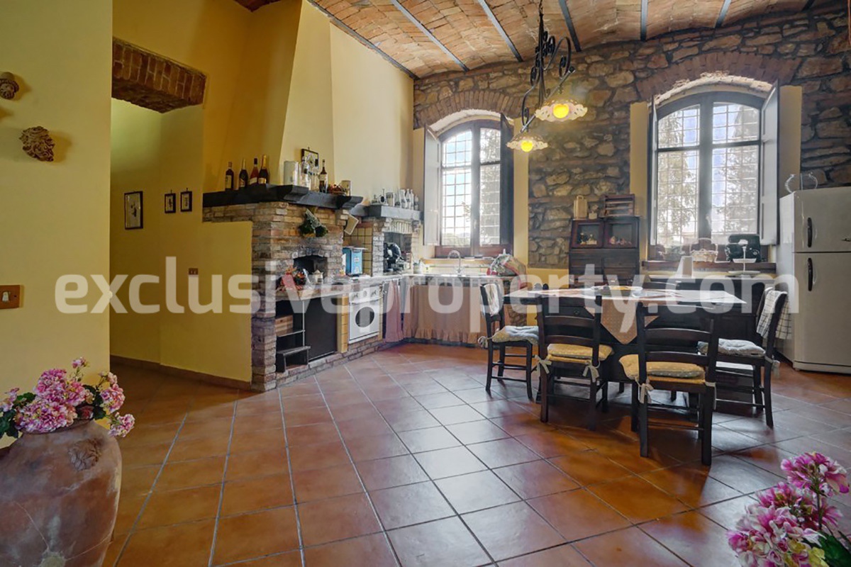Old stone farmhouse from the early 1800s completely renovated for sale in Molise 8