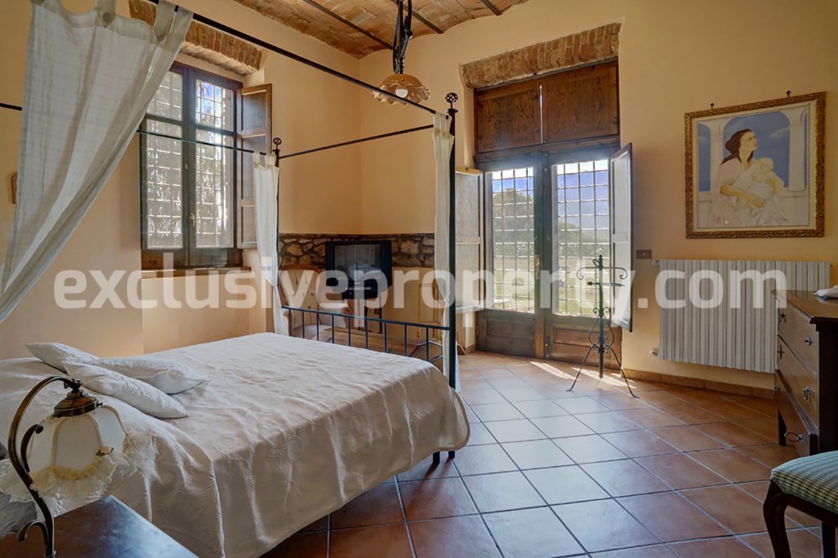 Old stone farmhouse from the early 1800s completely renovated for sale in Molise 19