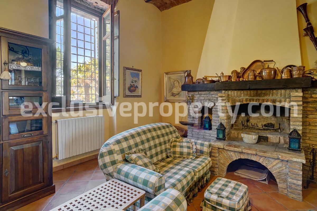 Old stone farmhouse from the early 1800s completely renovated for sale in Molise 11