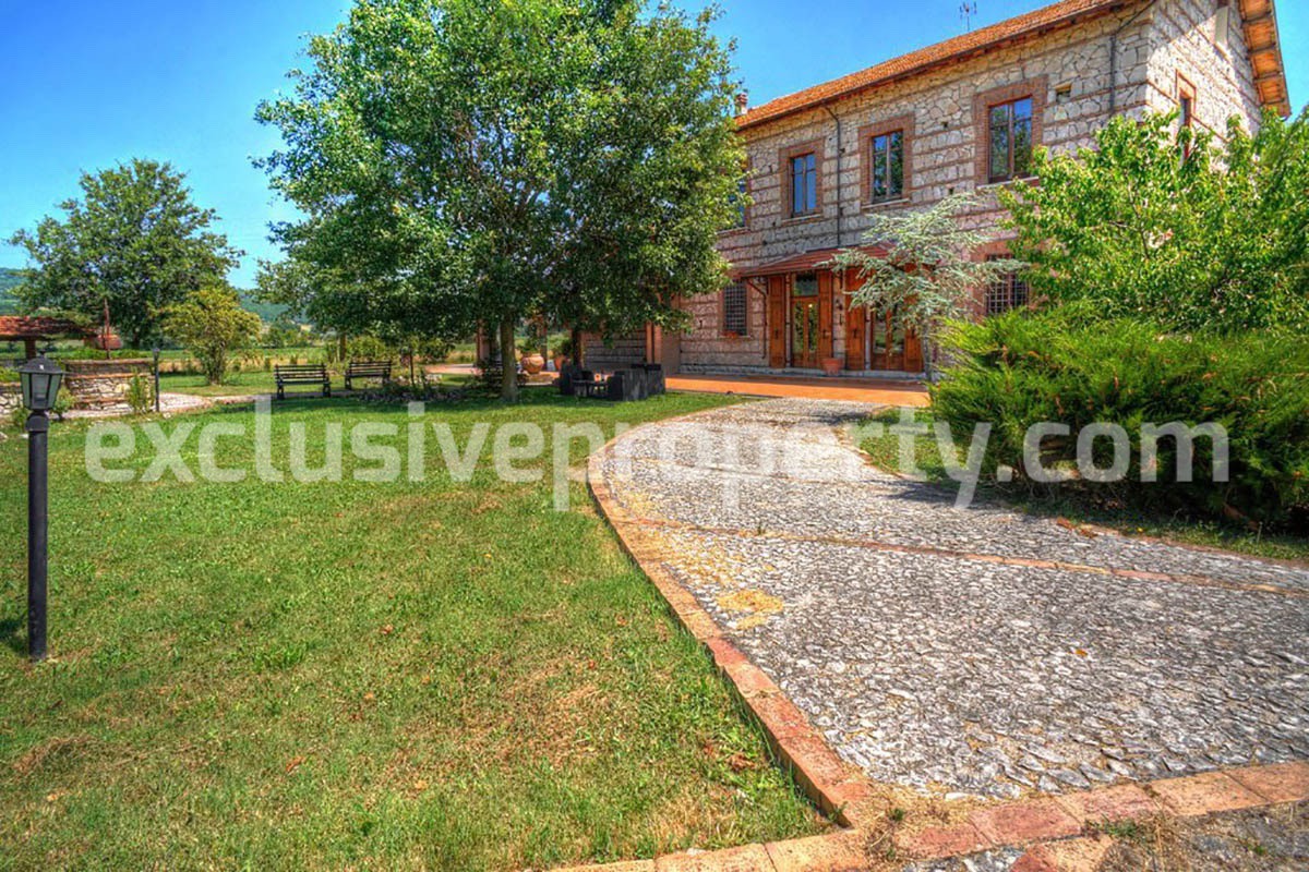 Old stone farmhouse from the early 1800s completely renovated for sale in Molise 5