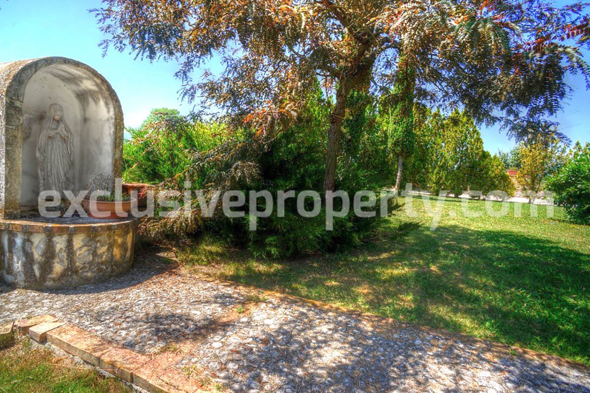 Old stone farmhouse from the early 1800s completely renovated for sale in Molise 48