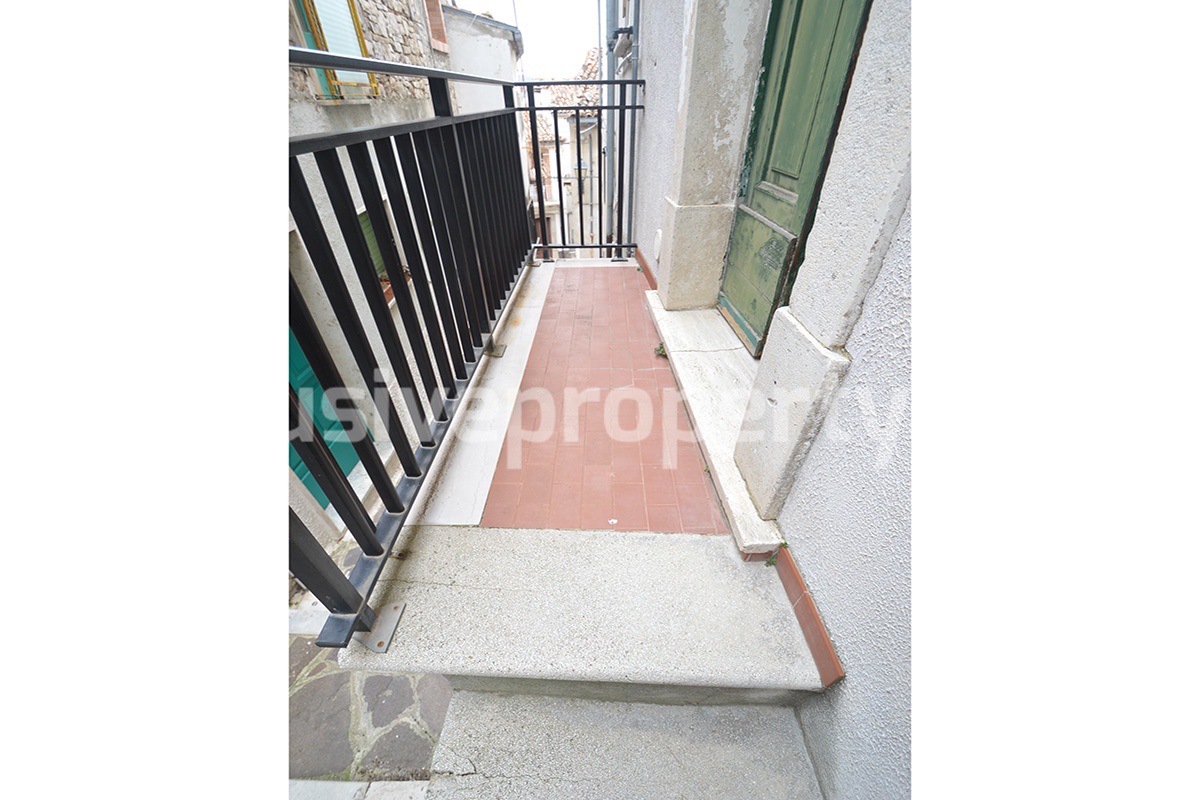 Town house with two bedrooms and stone cellar for sale in Molise 2
