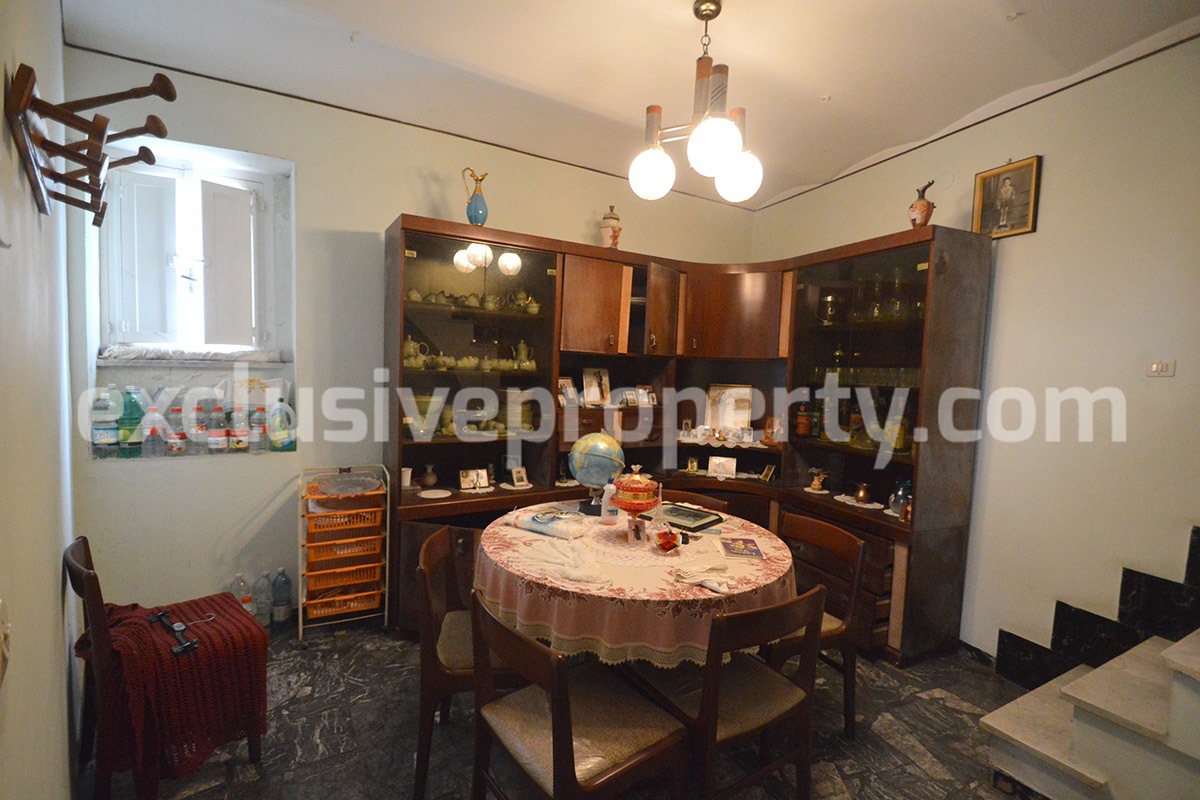 Town house with two bedrooms and stone cellar for sale in Molise