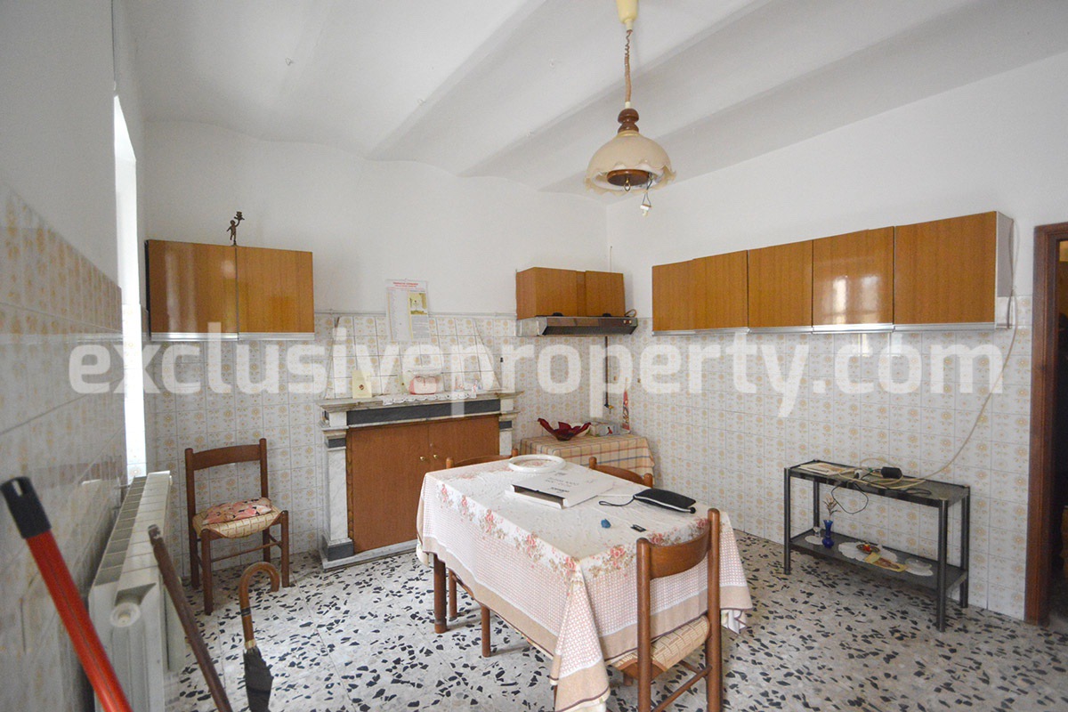 Town house with two bedrooms and stone cellar for sale in Molise 5