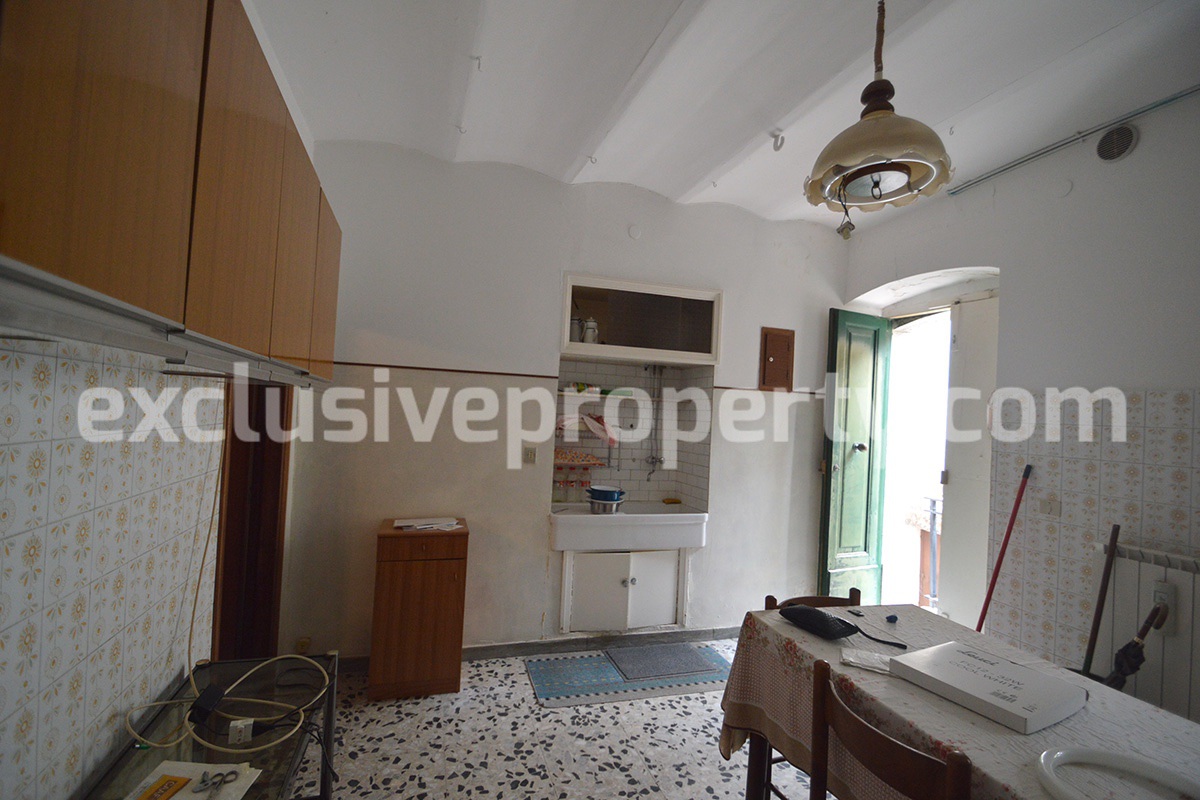 Town house with two bedrooms and stone cellar for sale in Molise 3