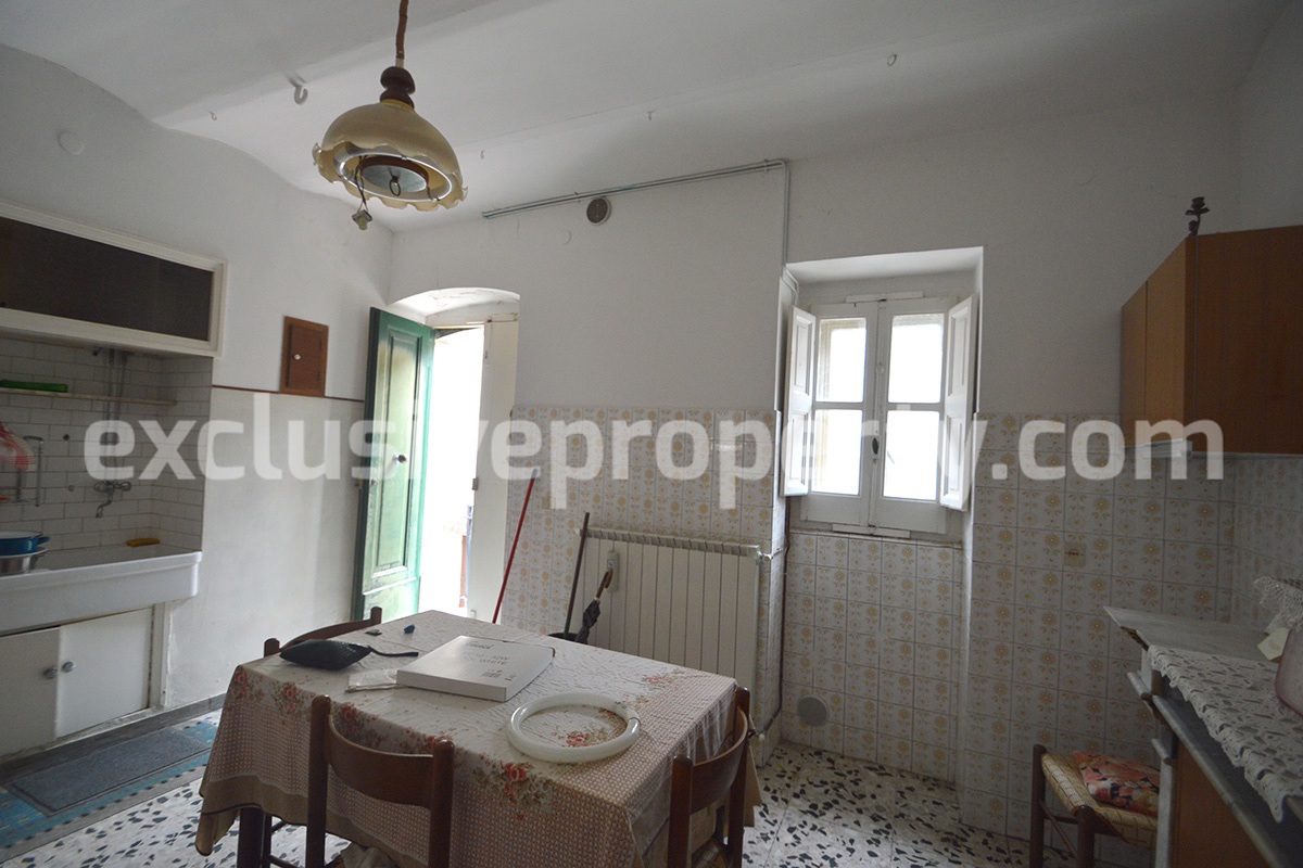 Town house with two bedrooms and stone cellar for sale in Molise 4