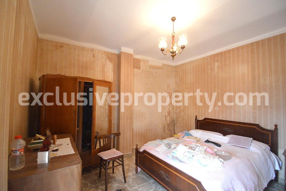 Town house with two bedrooms and stone cellar for sale in Molise 13