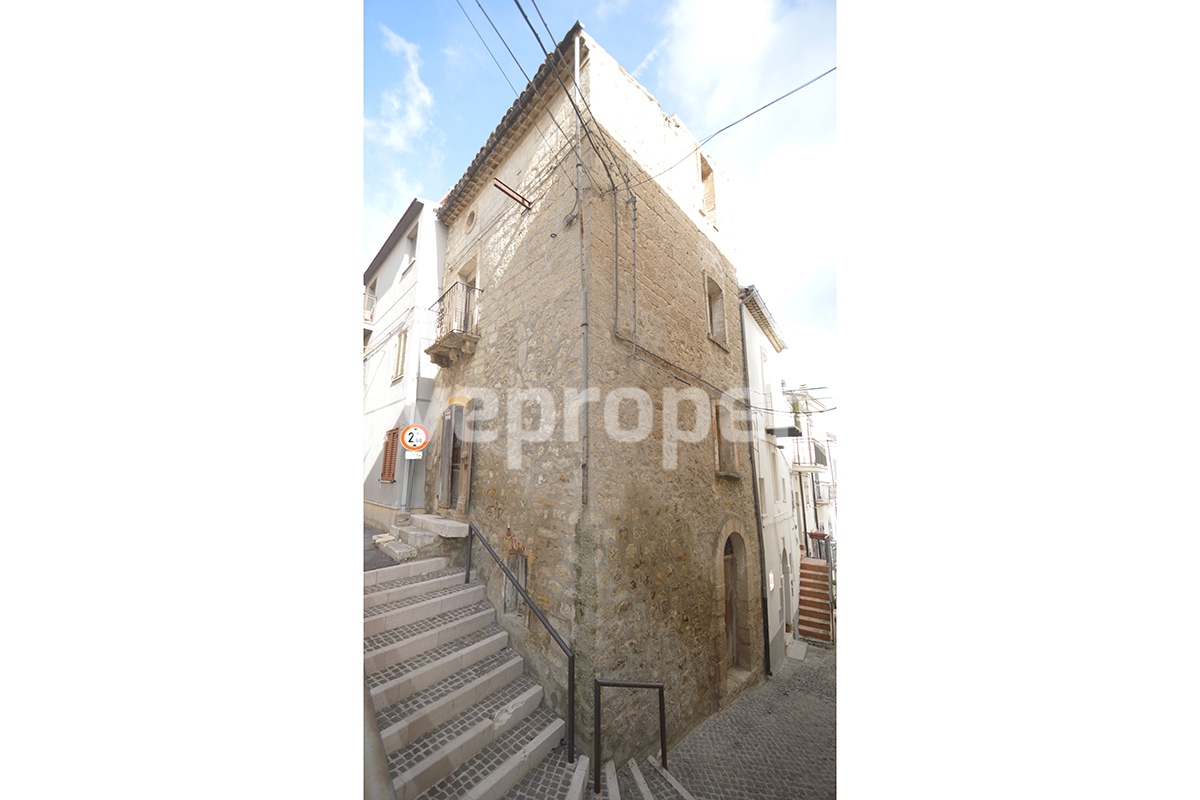 Town house in stone for sale in Mafalda - less than 30 min from the coast 2