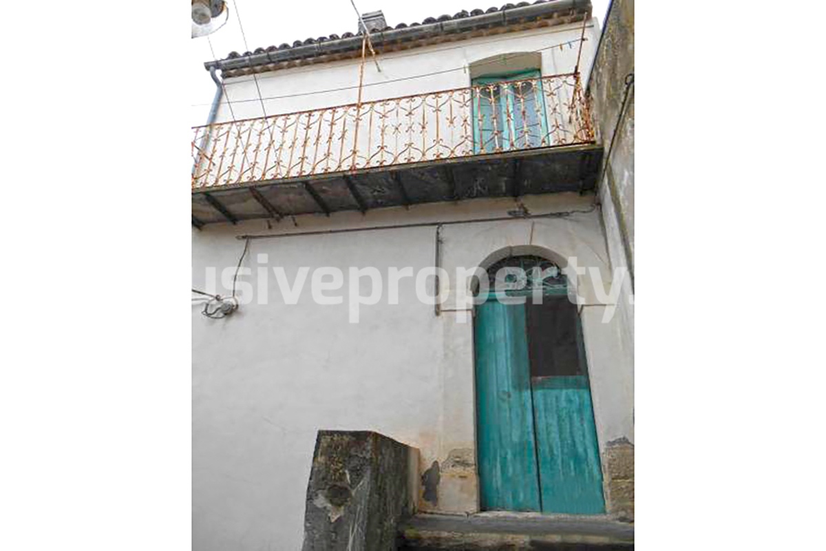 Characteristic property close to all village services for sale in Mafalda - Molise