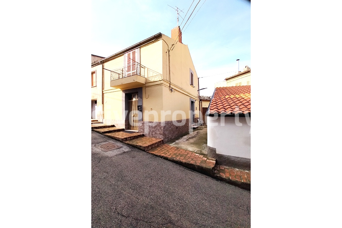 Town house renovated and habitable for sale near the sea in Abruzzo 1