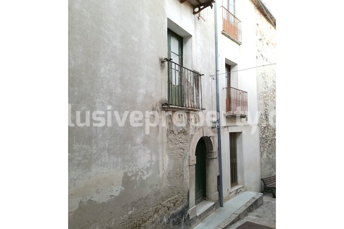 Two independent houses that can be joined together for sale in Molise