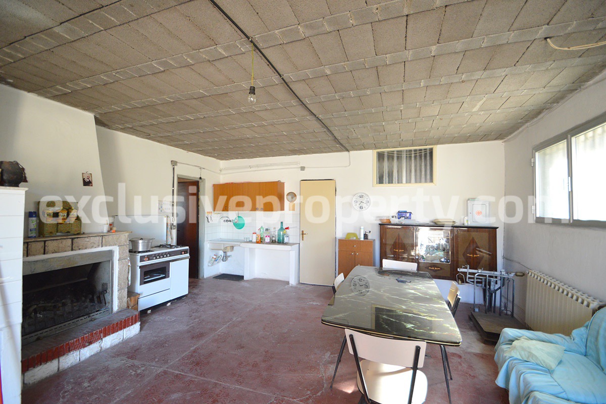 Furnished villa with garden and garage for sale on the outskirts of Lupara - Molise 44