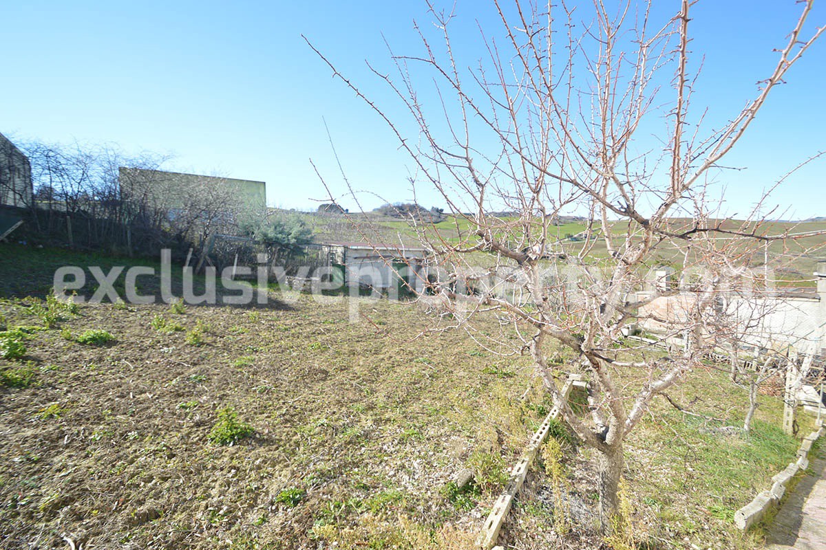 Furnished villa with garden and garage for sale on the outskirts of Lupara - Molise 10