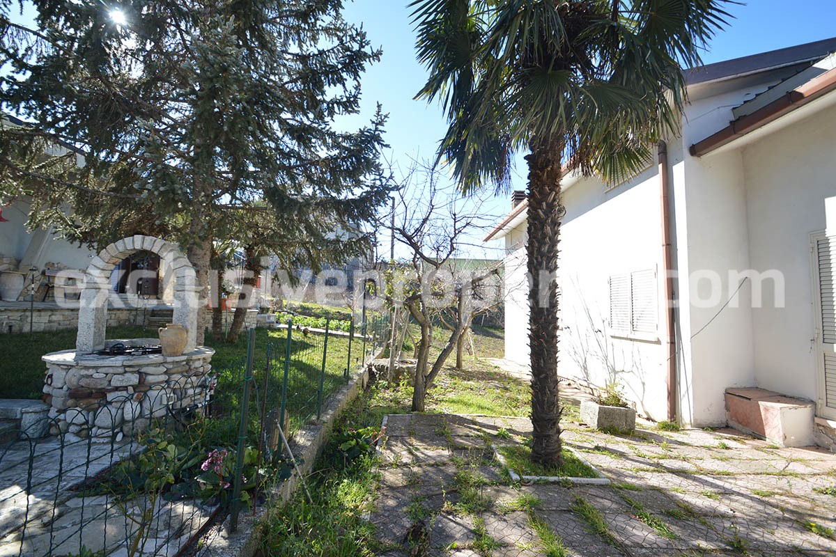Furnished villa with garden and garage for sale on the outskirts of Lupara - Molise 6