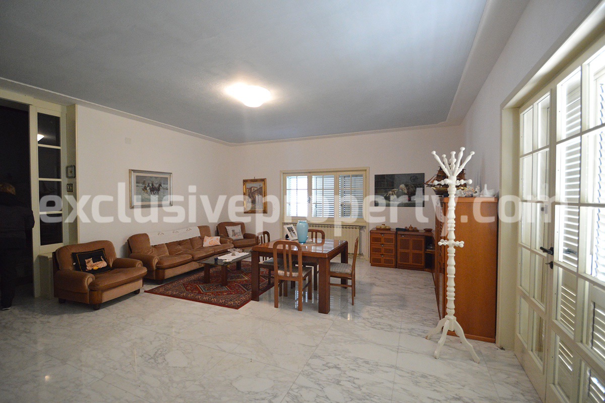 Furnished villa with garden and garage for sale on the outskirts of Lupara - Molise