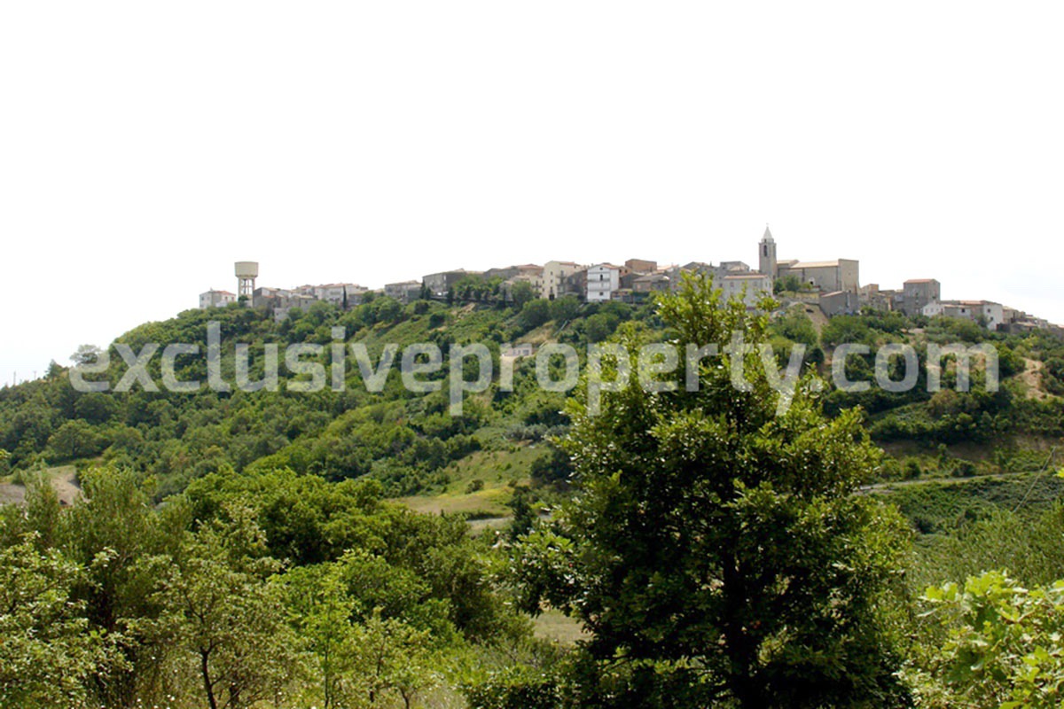 Period stone house near the coast for sale in Molise