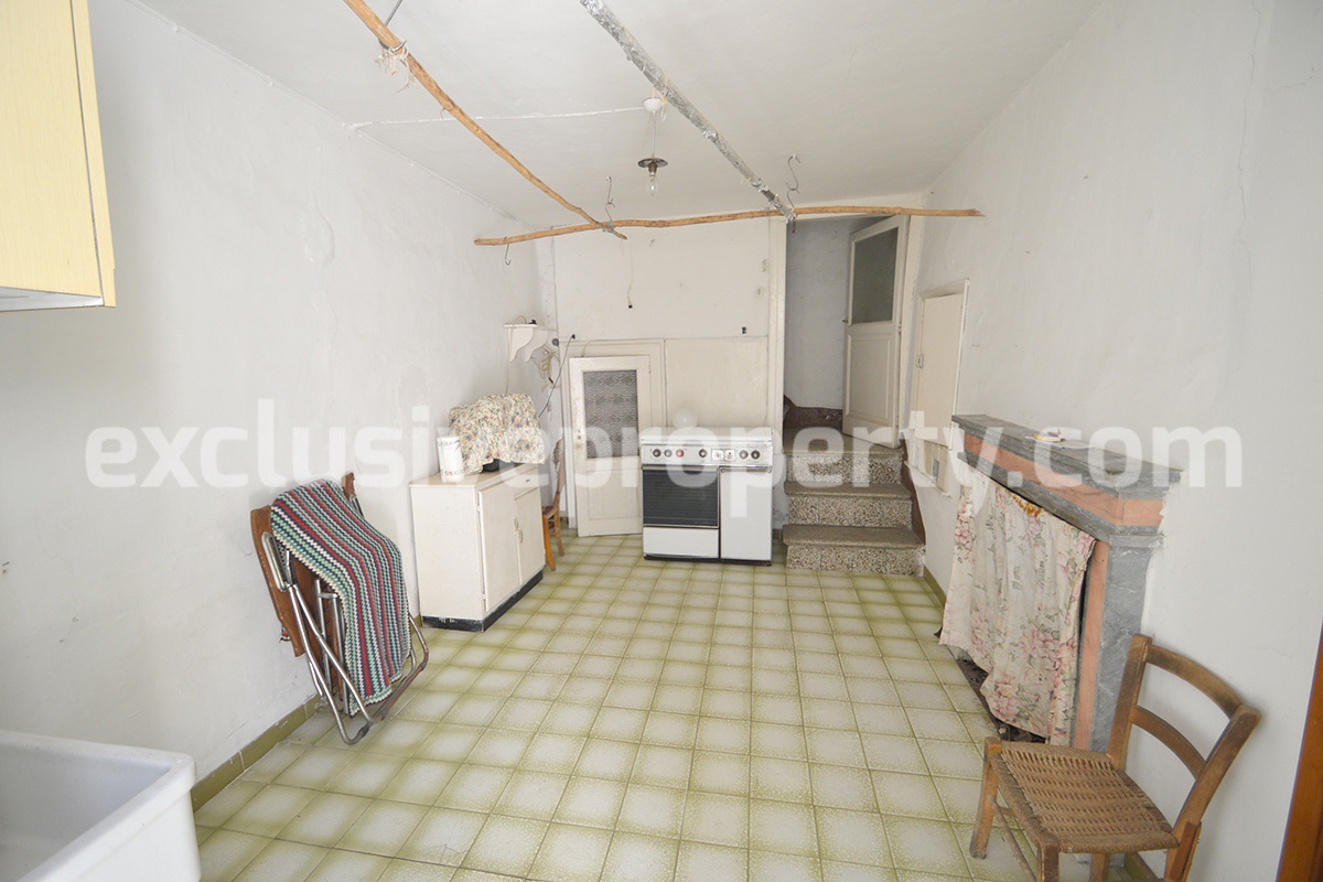 Town house to renovate for sale in Castelmauro - Molise 2