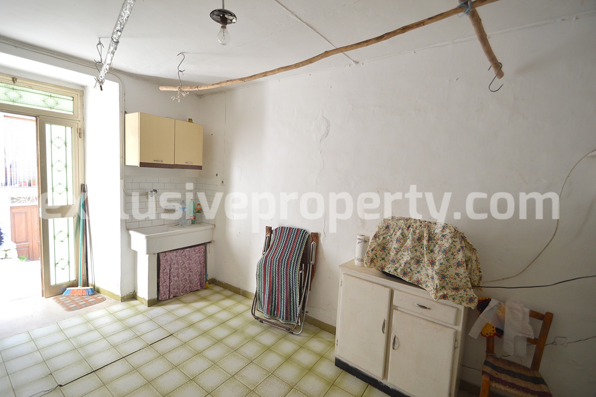 Town house to renovate for sale in Castelmauro - Molise 3