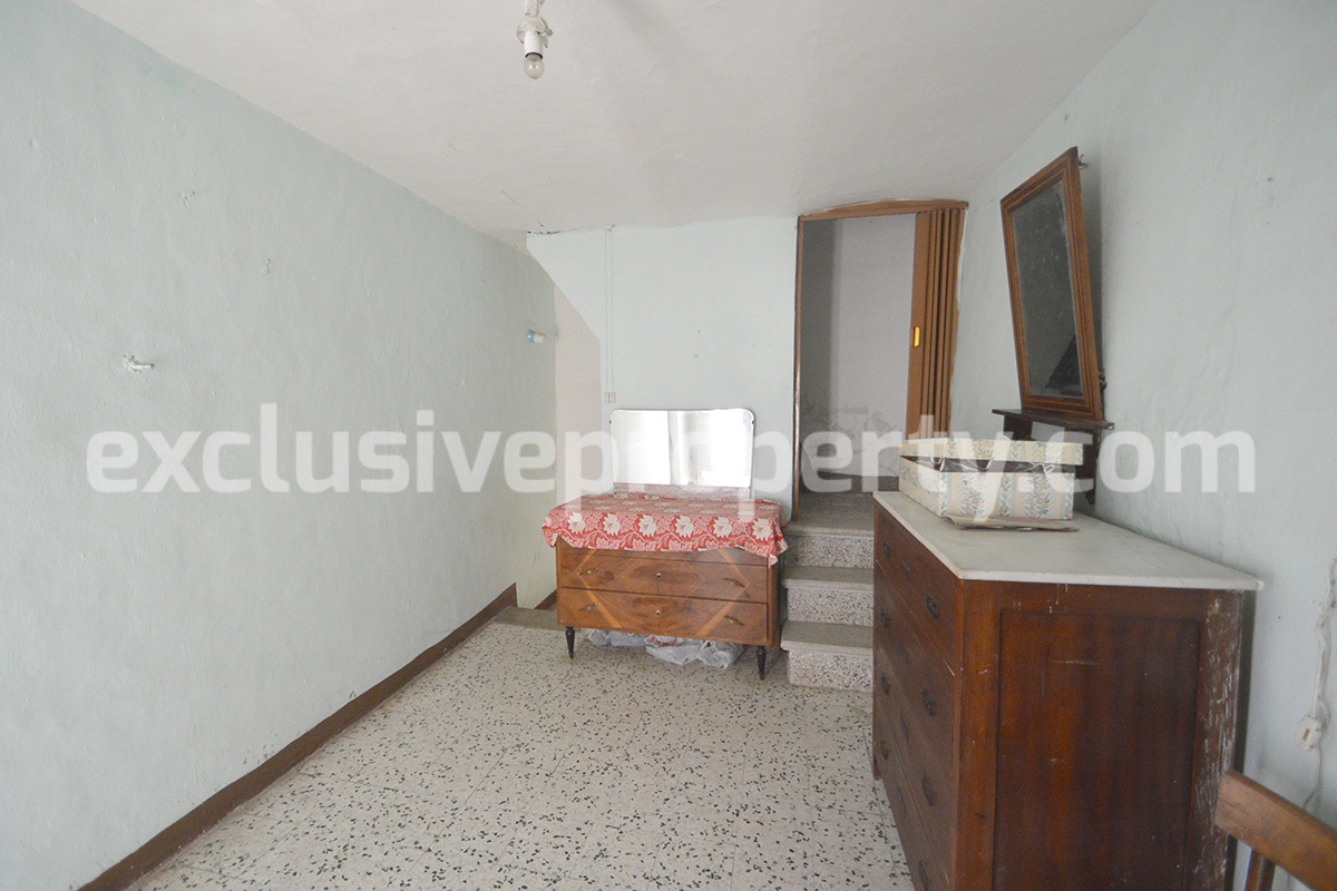 Town house to renovate for sale in Castelmauro - Molise 11