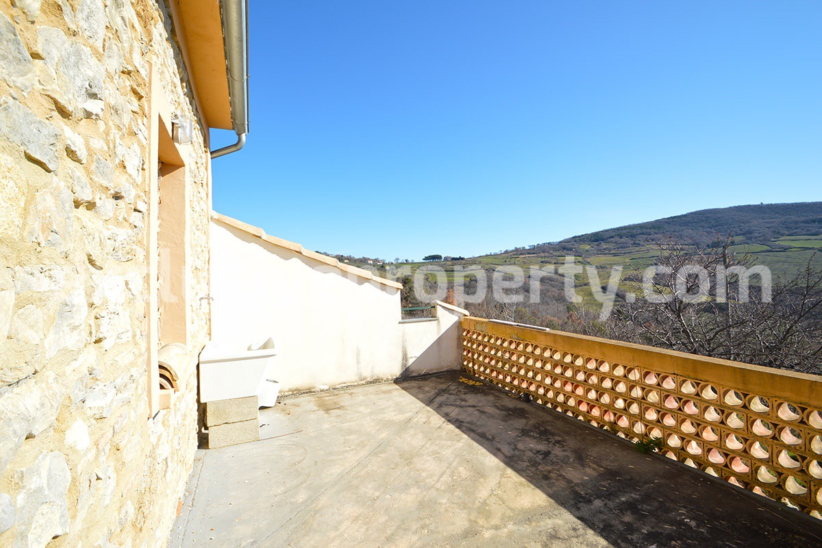 Country house with stone details and 3 hectares of land for sale in Abruzzo 14
