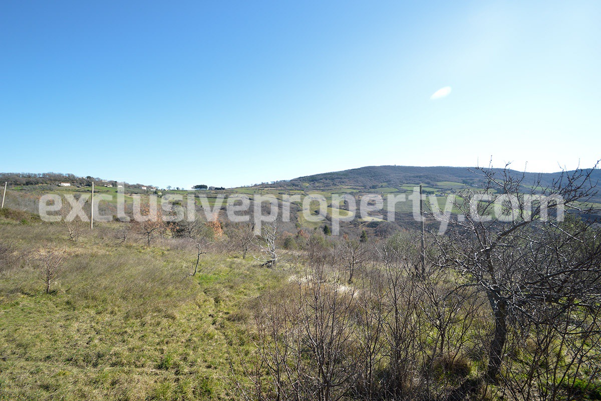 Country house with stone details and 3 hectares of land for sale in Abruzzo 17