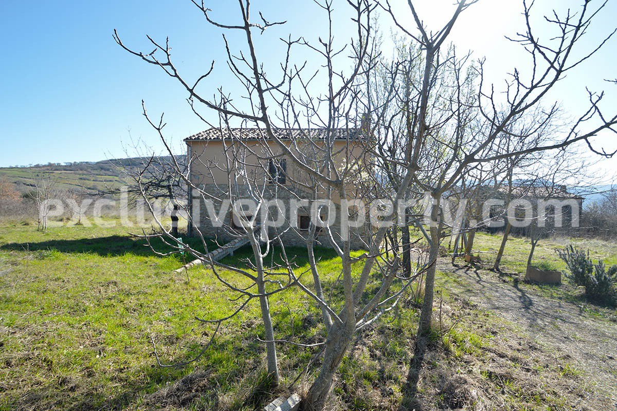 Country house with stone details and 3 hectares of land for sale in Abruzzo 30