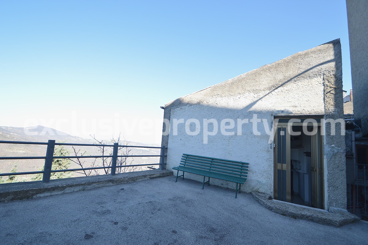 Town house a few steps from the castle with garden for sale in Abruzzo