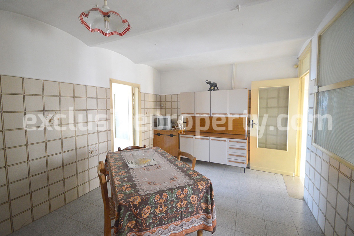 Town house habitable and in excellent condition for sale in Abruzzo 3